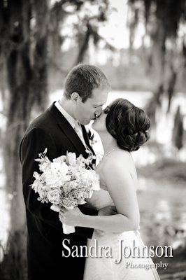 Best Lakeside wedding at Paradise Cove in Orlando, Florida - Wedding photographer - Sandra Johnson (SJFoto.com)